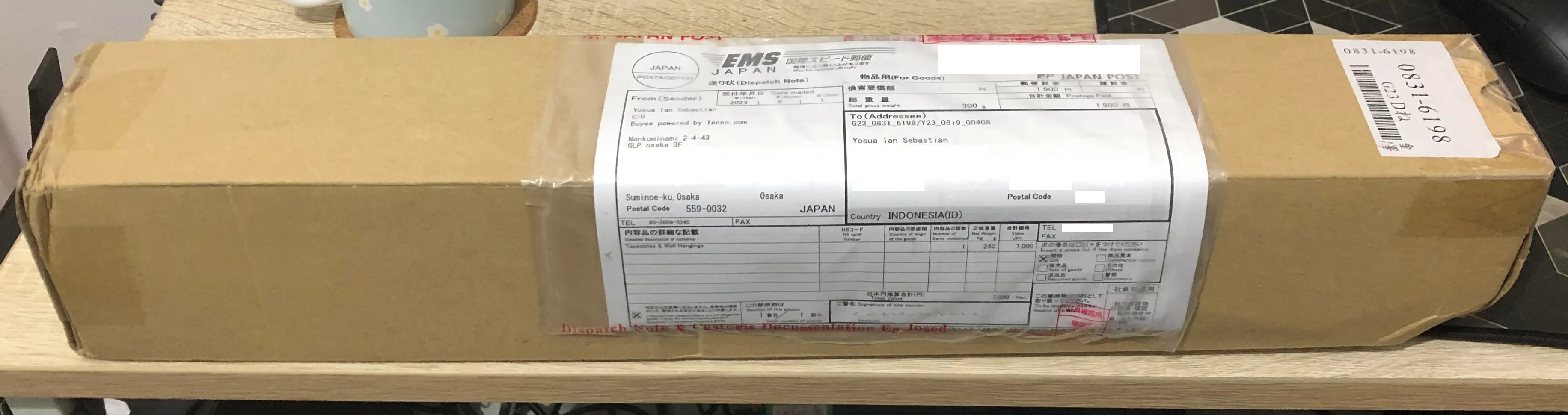 How BOOTH.pm package their goods, it's a hard 1mm cardbox with no fillings.